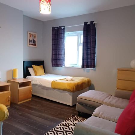 Pearson House - Huku Kwetu 3 Bedroom End Of Terrance House - Family And Business Group Self Catering Accommodation -Huku Kwetu Nottingham Extérieur photo