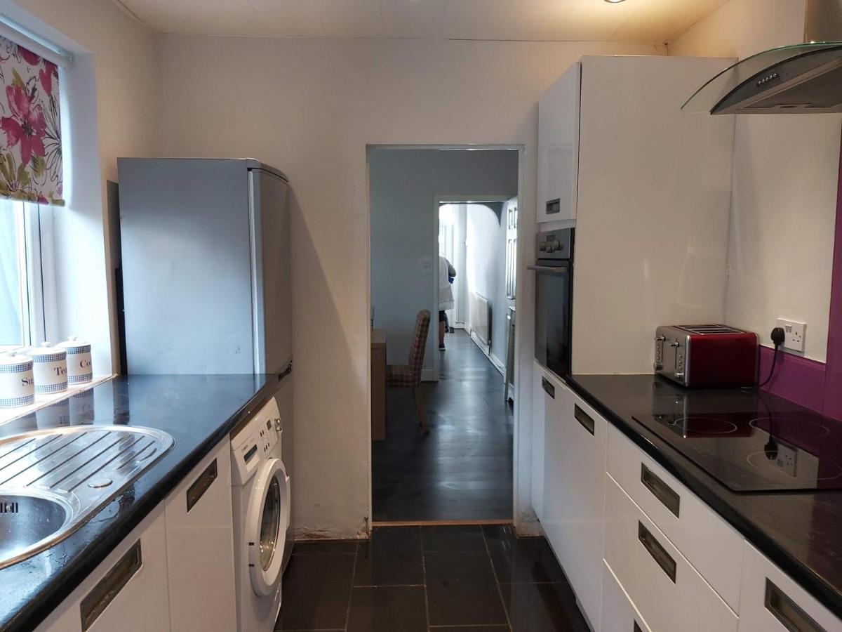 Pearson House - Huku Kwetu 3 Bedroom End Of Terrance House - Family And Business Group Self Catering Accommodation -Huku Kwetu Nottingham Extérieur photo