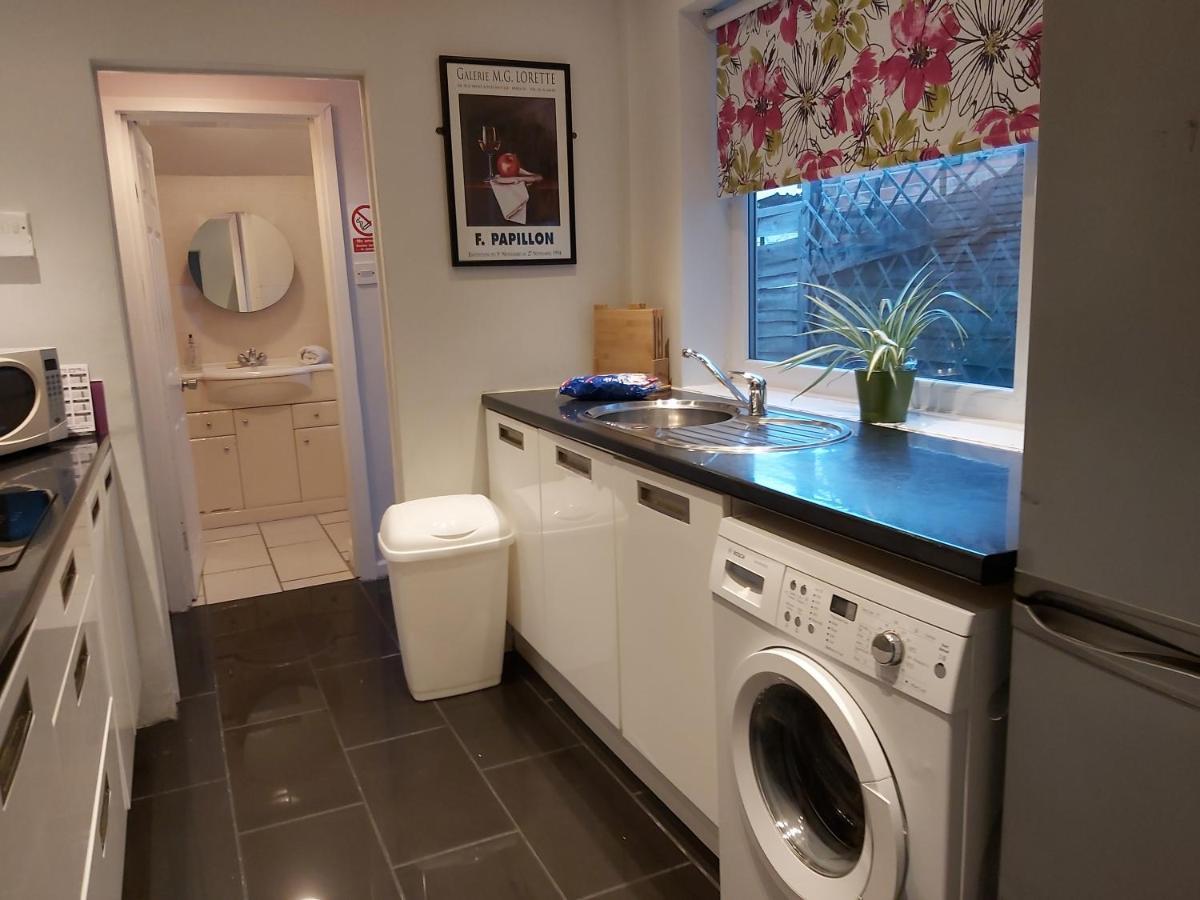 Pearson House - Huku Kwetu 3 Bedroom End Of Terrance House - Family And Business Group Self Catering Accommodation -Huku Kwetu Nottingham Extérieur photo