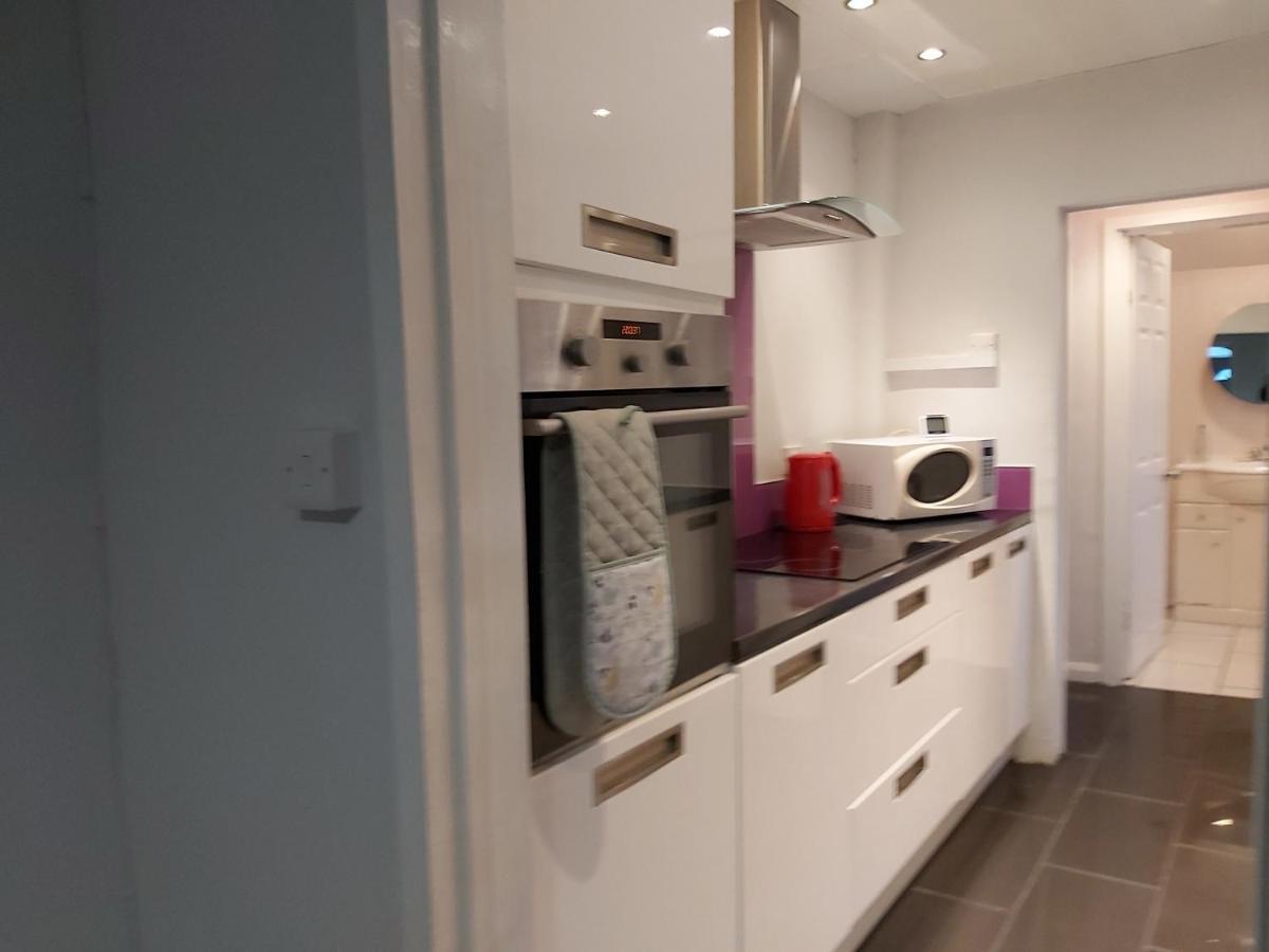 Pearson House - Huku Kwetu 3 Bedroom End Of Terrance House - Family And Business Group Self Catering Accommodation -Huku Kwetu Nottingham Extérieur photo
