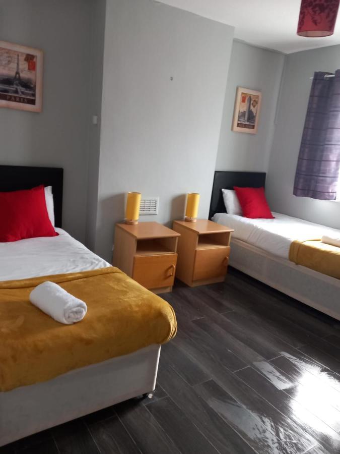 Pearson House - Huku Kwetu 3 Bedroom End Of Terrance House - Family And Business Group Self Catering Accommodation -Huku Kwetu Nottingham Extérieur photo