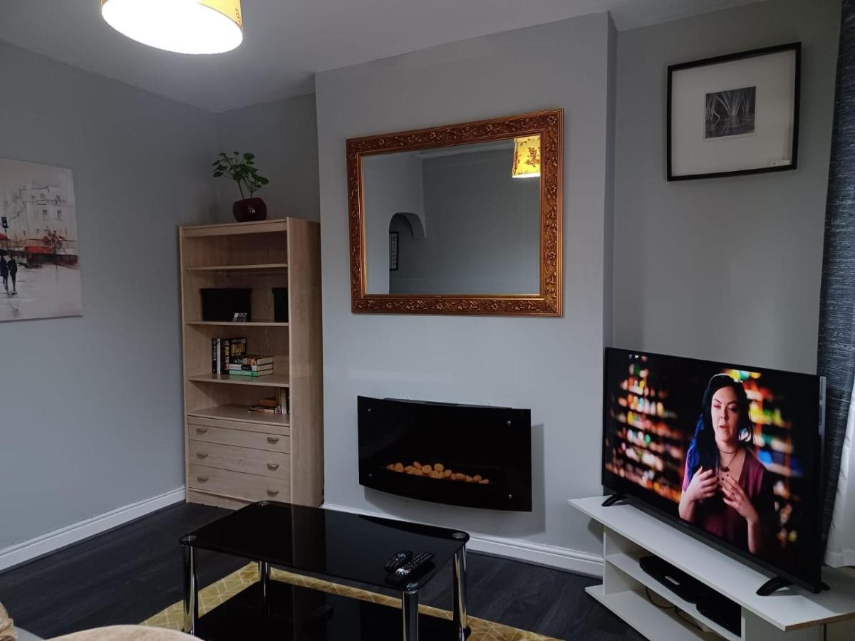 Pearson House - Huku Kwetu 3 Bedroom End Of Terrance House - Family And Business Group Self Catering Accommodation -Huku Kwetu Nottingham Extérieur photo