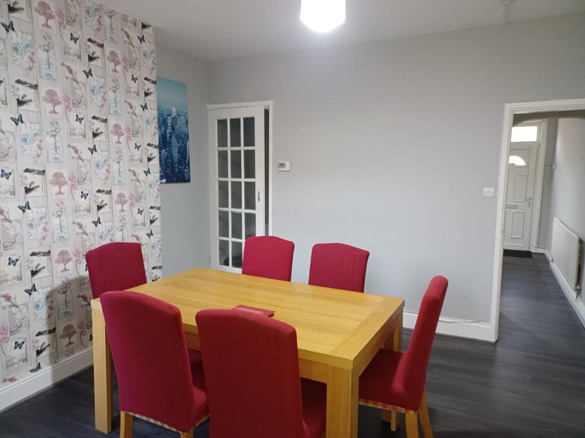 Pearson House - Huku Kwetu 3 Bedroom End Of Terrance House - Family And Business Group Self Catering Accommodation -Huku Kwetu Nottingham Extérieur photo