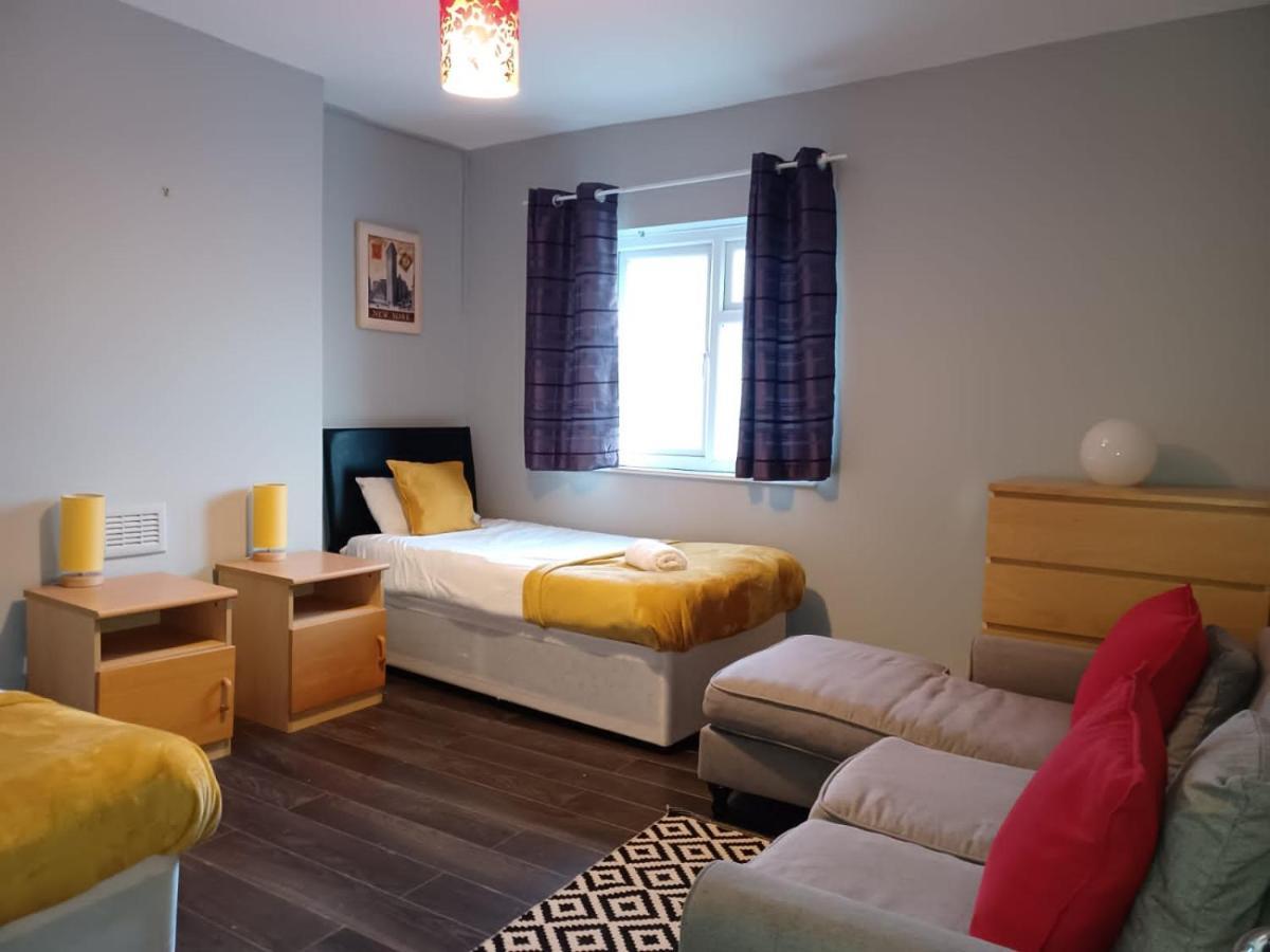 Pearson House - Huku Kwetu 3 Bedroom End Of Terrance House - Family And Business Group Self Catering Accommodation -Huku Kwetu Nottingham Extérieur photo